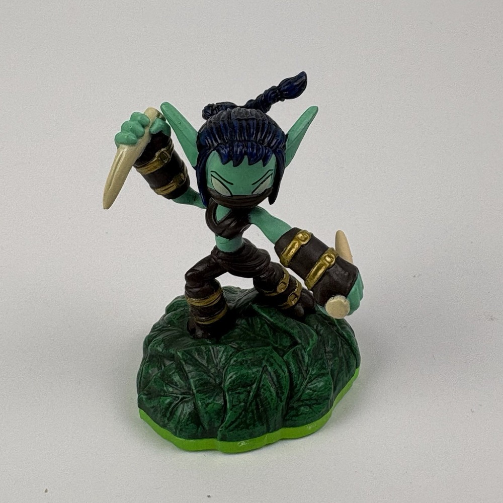 Skylanders Spyro's Adventure Stealth Elf Figure Green Base